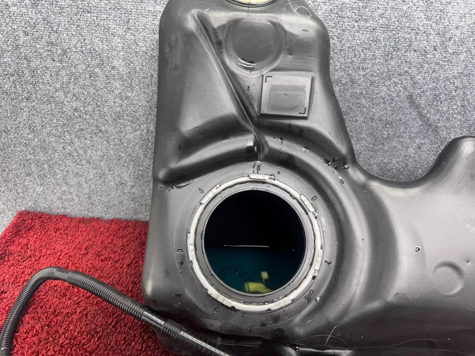 Conjunto de tanque de plástico combustible gasolina BMW F30 F31 328D 2014-2018 FABRICANTE DE EQUIPOS ORIGINALES 83 K Foto 2 de 4