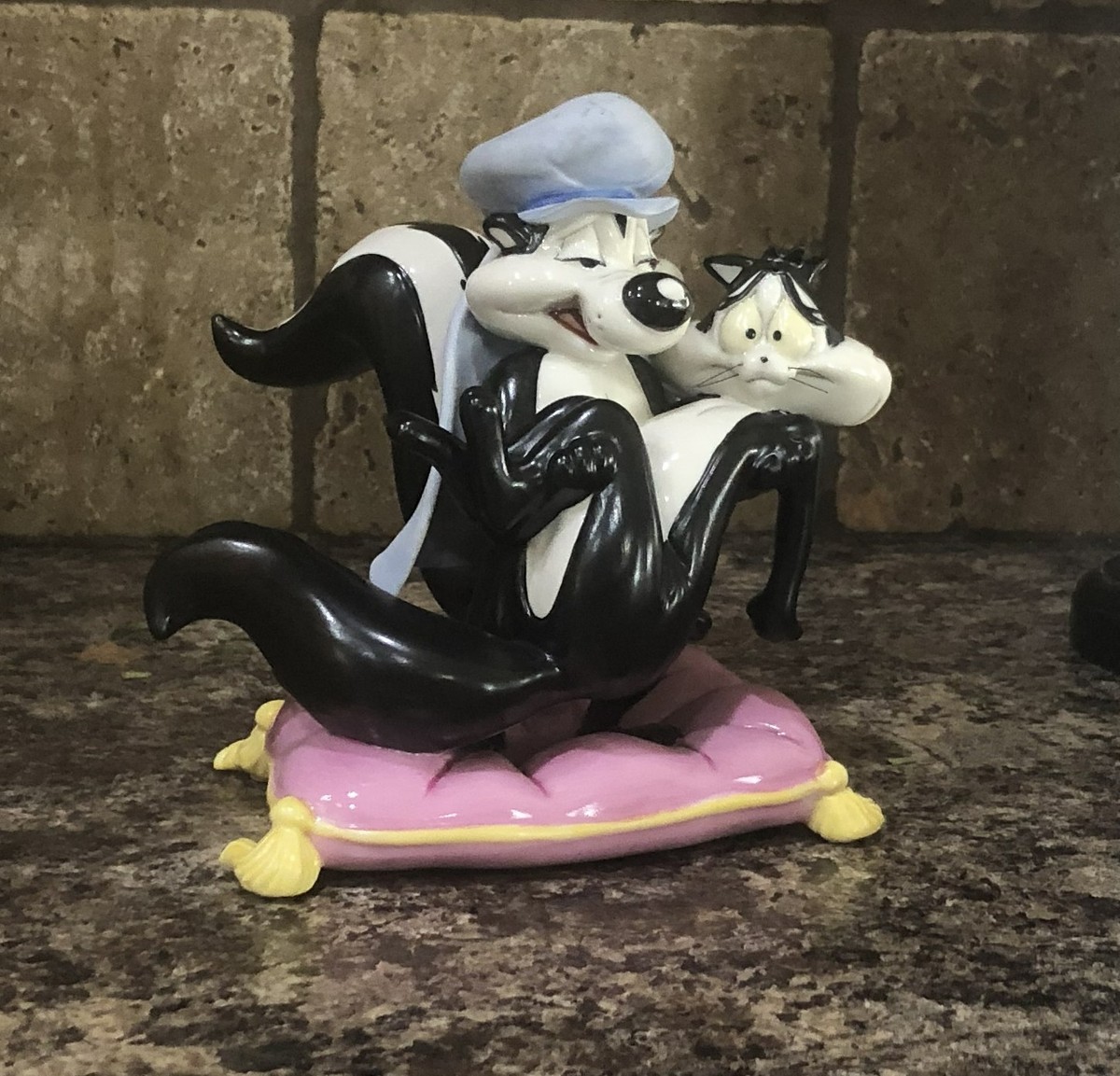 Looney Tunes - Goebel Figurine - Pepe Le Pew 