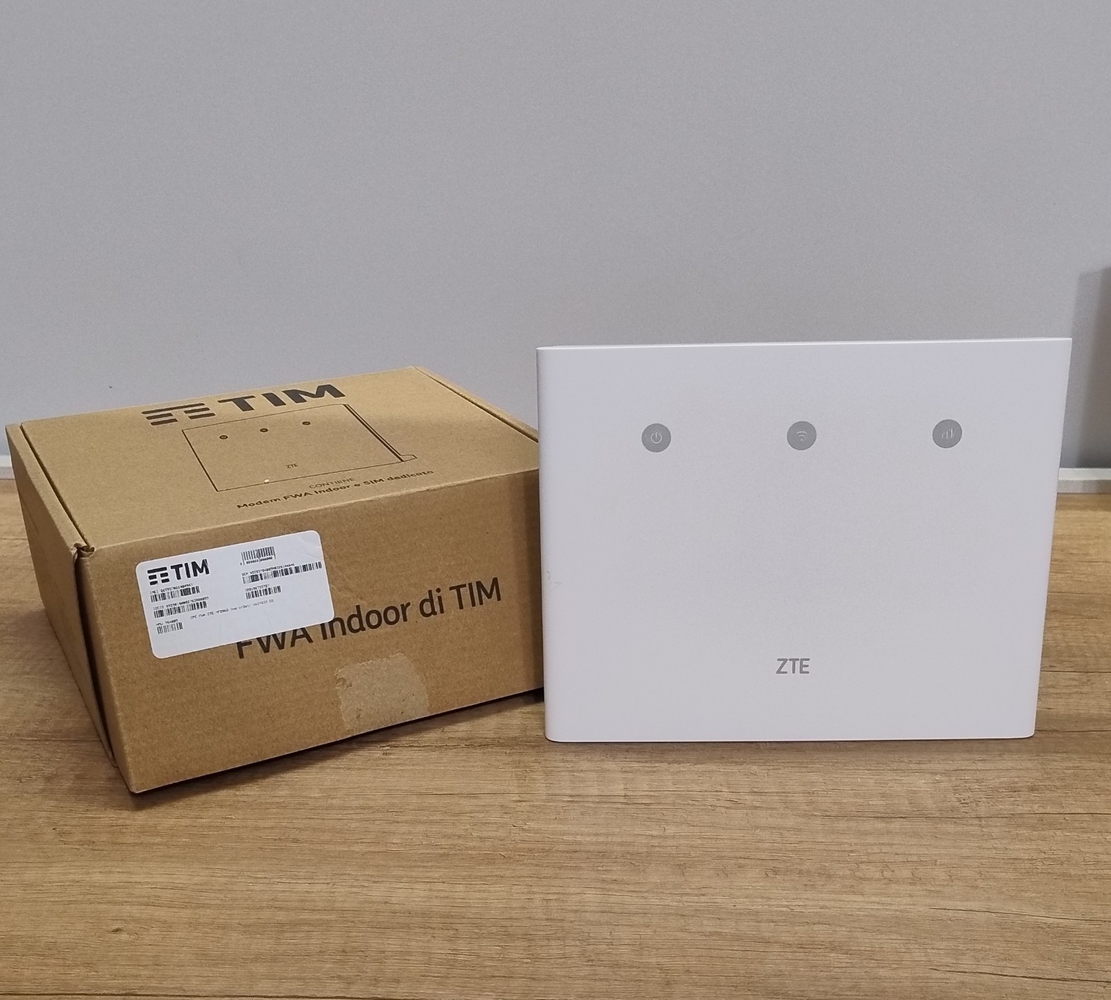 ZTE MF296D Router FWA Indoor TIM Bianco 4 Porte LAN RJ-45 Ethernet con Scatola