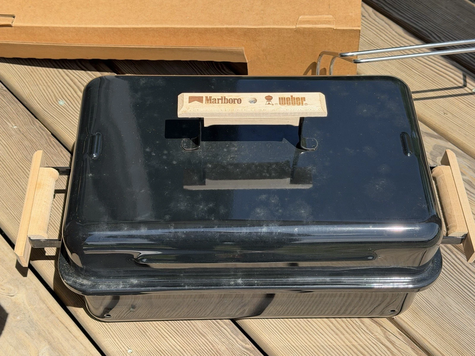 Marlboro Weber Go-Anywhere Gas Grill Tabletop BBQ Black 90's Promotional NEW
Opens in a new window o