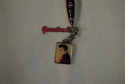 ELVIS PRESLEY FACE PROFILE GEM BAR METAL KEYRING KEYCHAIN NEW OFFICIAL RARE - Picture 2 of 7