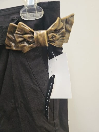 Pantalones cortos de vestir Courtnenay negros con cinturón talla 7 Foto 3 de 4