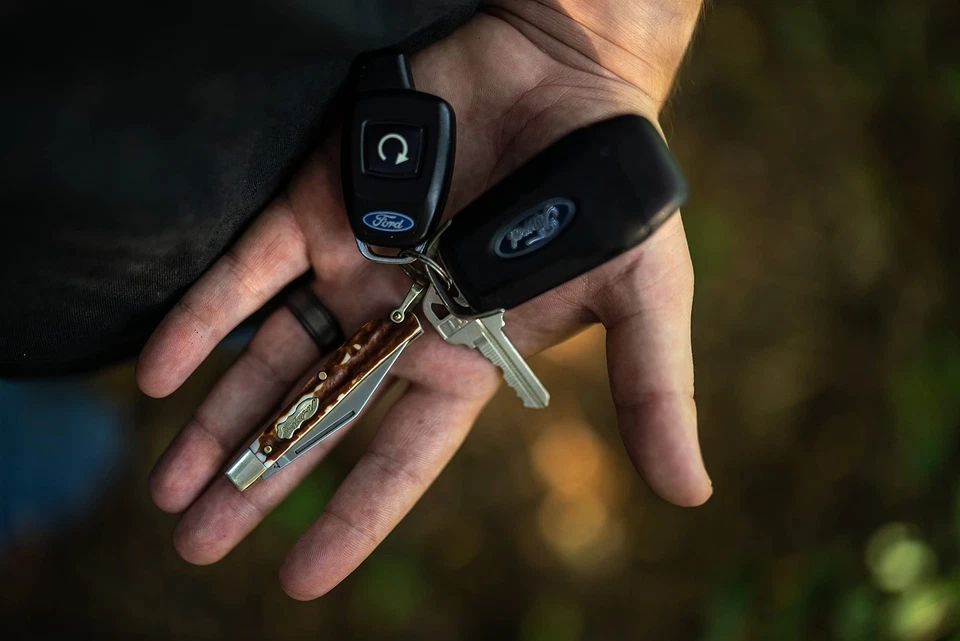 Next Gen Staglon 12UH Roadie 5.1 pulgadas plegable con clip de acero inoxidable de 2.2 pulgadas... Foto 4 de 4