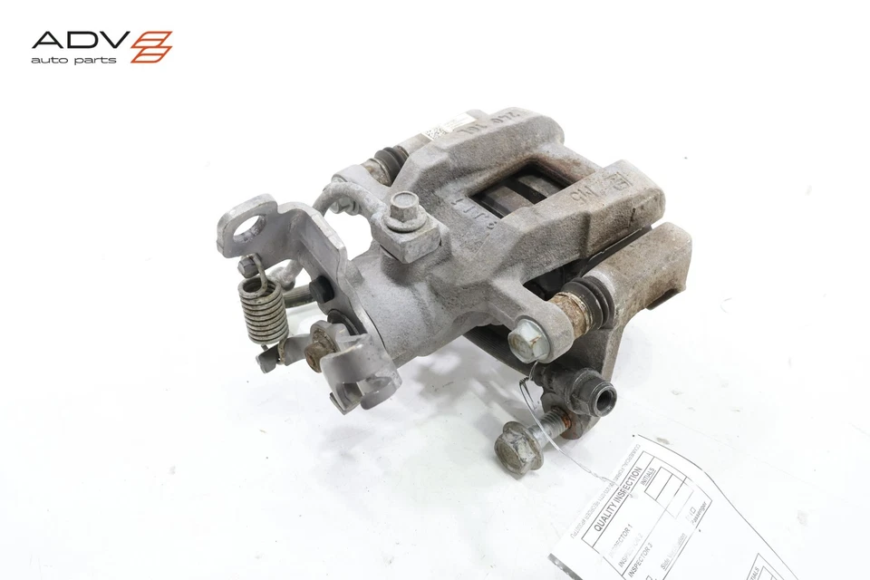 Chevrolet Malibu 2016-2025 pinza de freno trasera izquierda lado del conductor OEM Foto 2 de 4