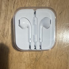 Apple EarPods In-Ear Wired Earbuds w/ Volume Control Mic 3.5mm White