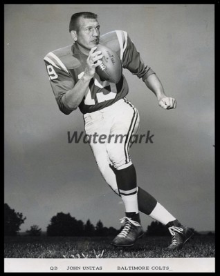 NFL Baltimore Colts HOFer QB Johnny Unitas Black & White 8 X 10 Photo Picture