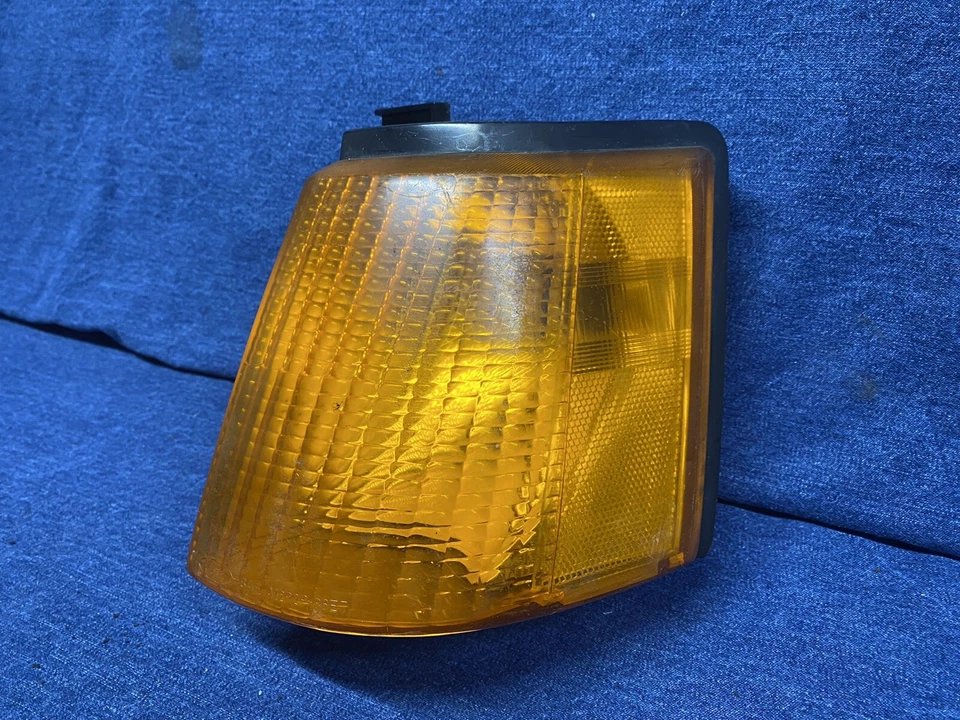 Luz lateral derecha Ford Escort 1985 1986 1987 1988 1989 1990 señal de giro de estacionamiento Foto 2 de 3