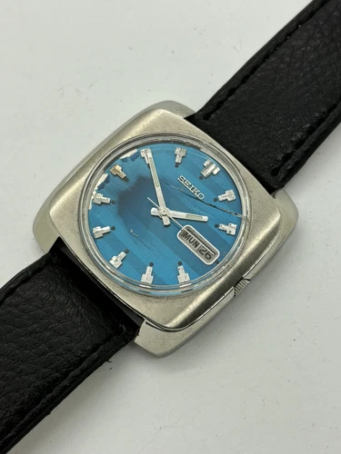 Seiko Vintage Gents Watch 7006-8110 blue dial automatic