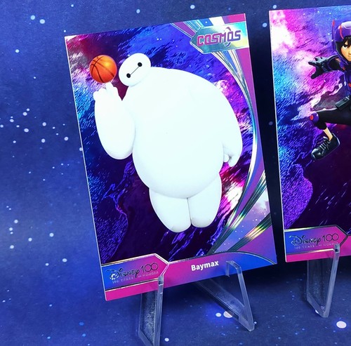 2023 Kakawow Cosmos Disney 100 Big Hero 6 Baymax & Hiro Hamada/188 Cosmos Holo - Foto 8 di 15