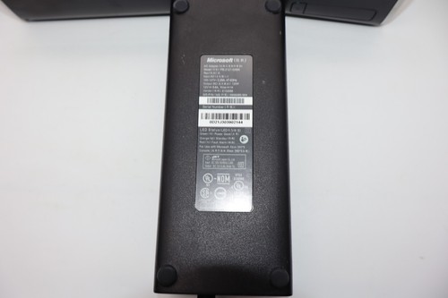 Xbox 360 S Slim Model 1439 Glossy Black Console 250GB HDD w/ Controller Tested - Picture 4 of 9