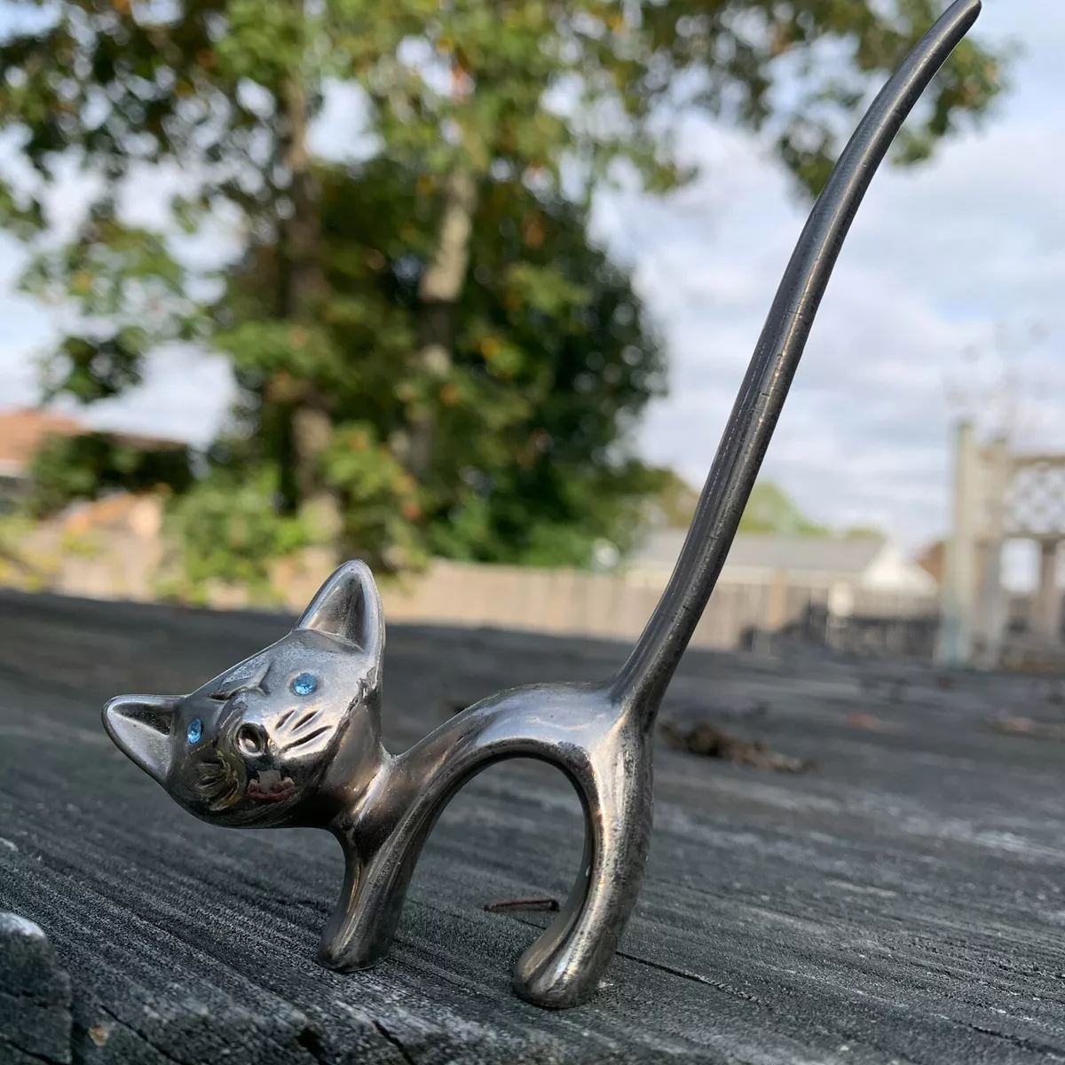 Cat tail ring holder clearance