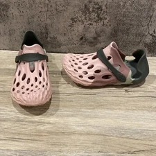 Women’s size 6 Merrell Hydro Moc waterproof rubber shoes hiking shoes