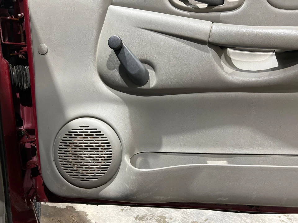 1998 - 2003 Chevy S10 Passenger RH Right Medium Gray-92H Door Trim Panel - Image 4 of 4