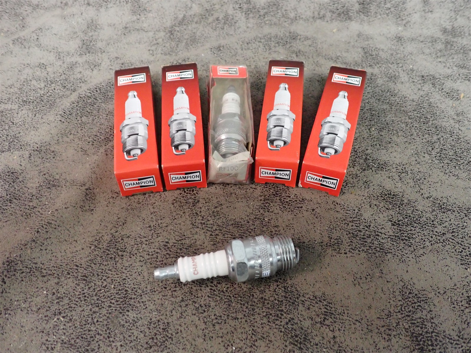 Set of 5 NEW Champion 129 RF10C Copper Plus Spark Plugs BN238