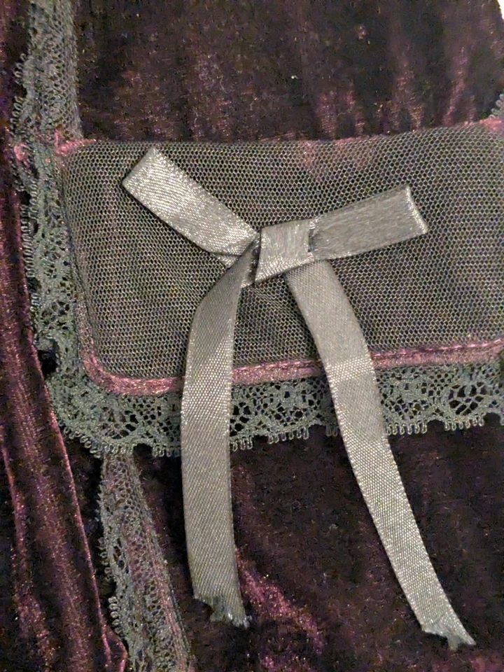 Moda Occidental Halloween Sexy Salón Niña Top L. Terciopelo Púrpura Borde Negro. Leer Foto 3 de 4