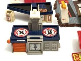 Lot of Vintage Galoob Micro Machines Travel City Pieces Quarry, House, City Hall