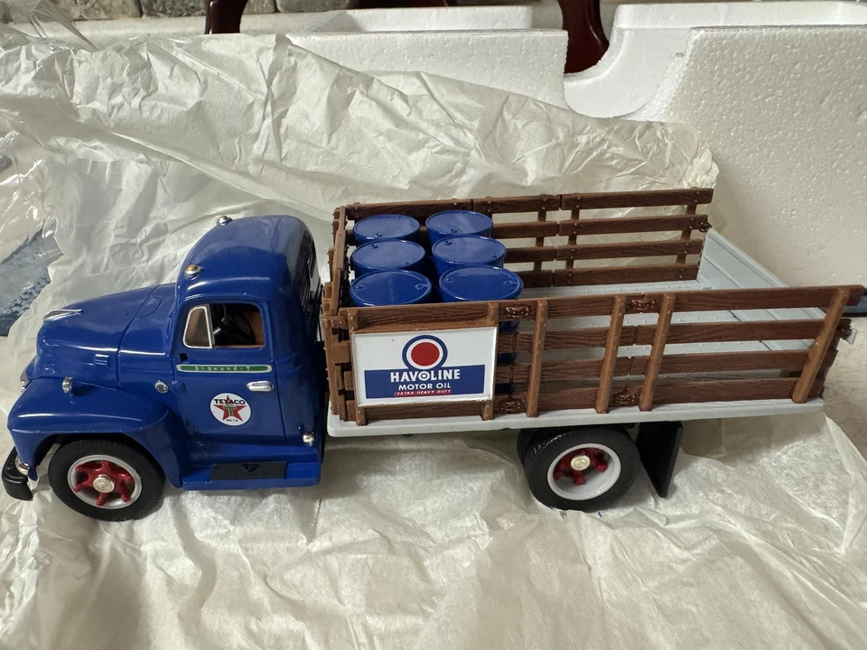 Camión de estacas Diamond-T Texaco Havoline 1955 de colección fundido a presión primera marcha Foto 4 de 4