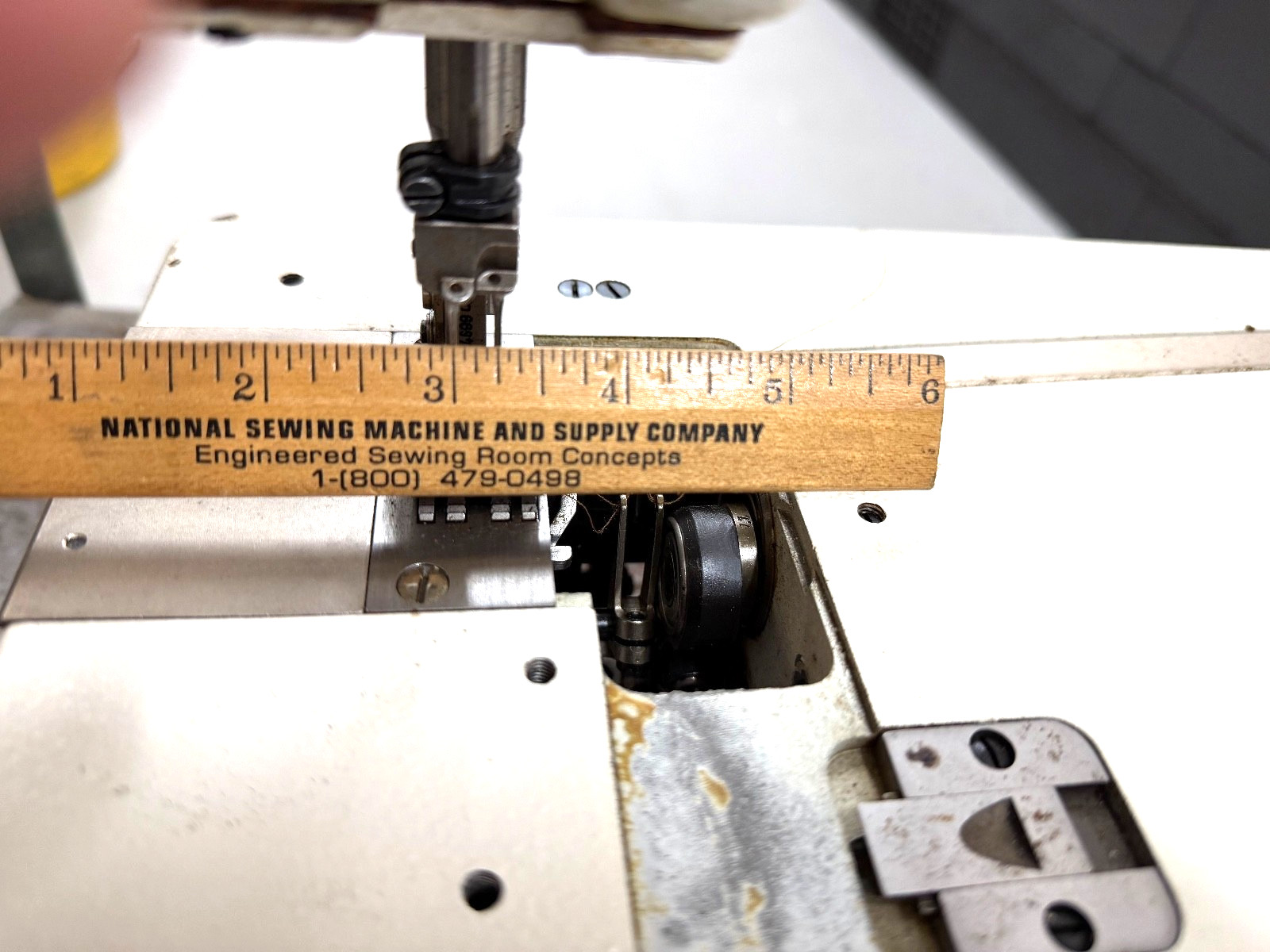 PFAFF 5483  2 NEEDLE  1/4" CHAINSTITCH W/ REVERSE INDUSTRIAL SEWING MACHINE