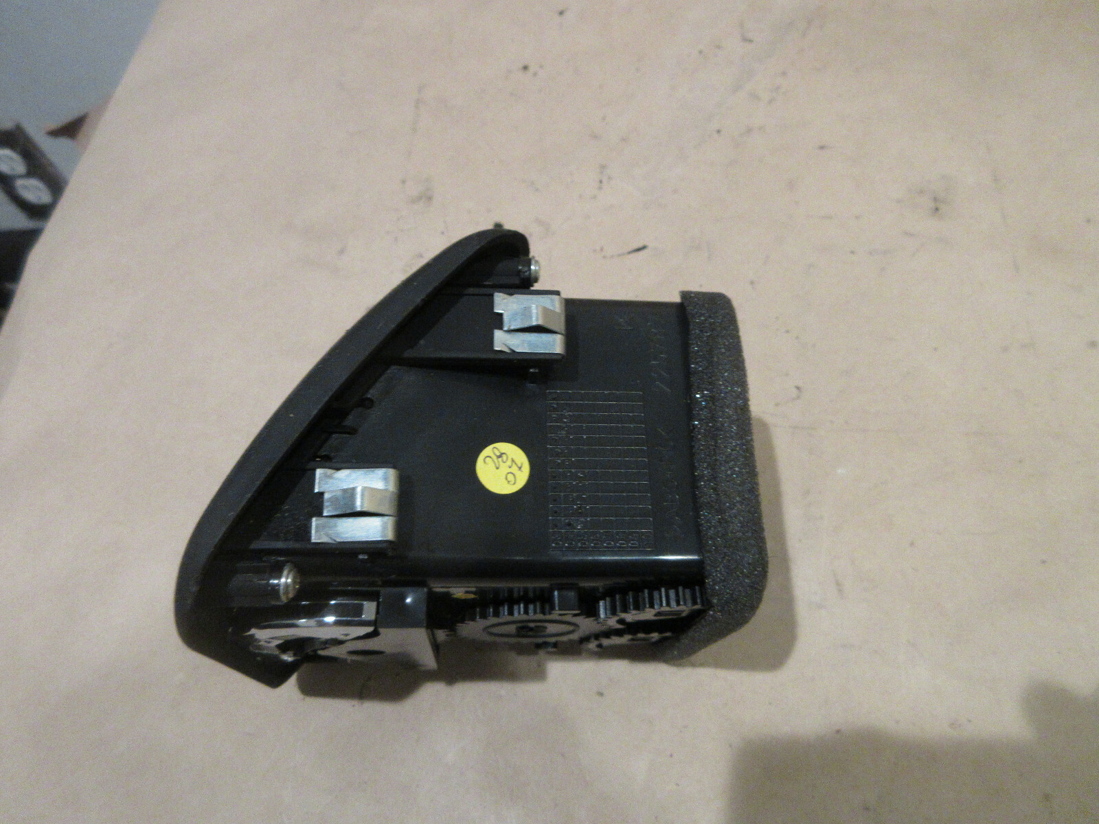 Maserati Quattroporte 05-06 4.2 - Dashboard Side Air Vent - P/N 66527400