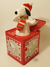 2011 Snoopy Peanuts JACK IN THE BOX plays O Christmas Tree HAS ISSUES READ