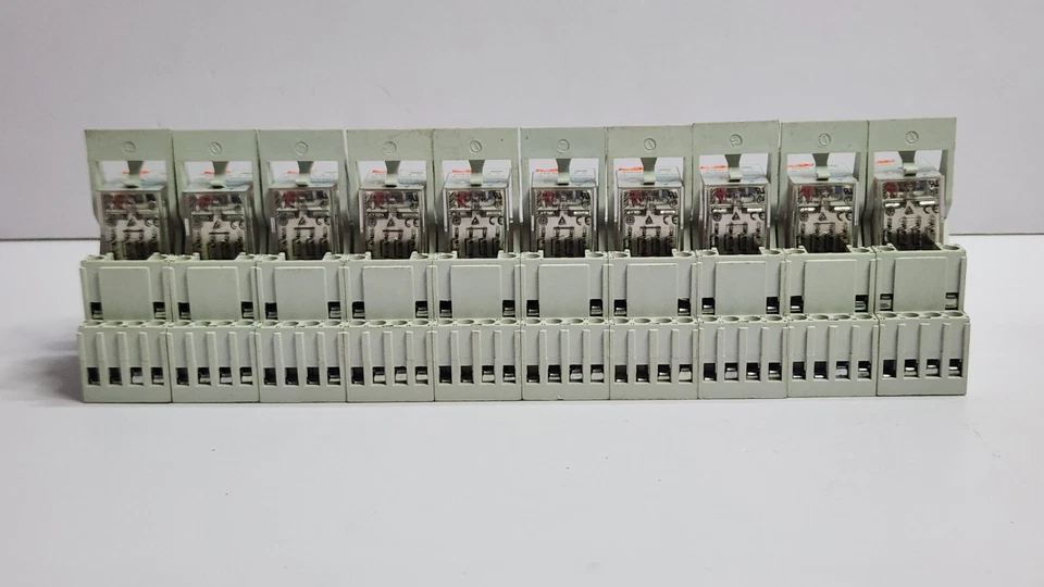 LOT OF 10 PCS CARLO GAVAZZI RELAY 14 PIN RMIA45 (220 VAC) BASE ZMI4N FAST SHIP - Image 2 of 4