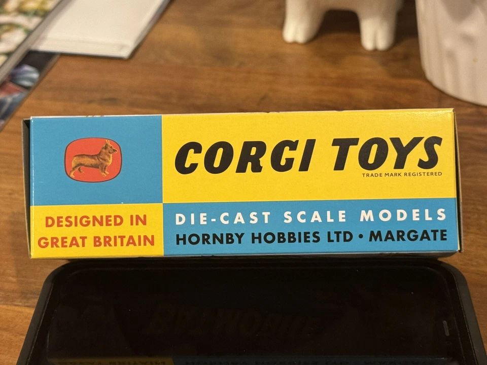 CORGI MODEL CLUB EXCLUSIVE No 267 MATT BLACK BATMOBILE WITH COA - Image 3 of 4