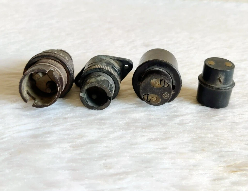 Vintage Bakelite Unique Electric Holders Accessories Set of 4 Collectible EC77 Foto 3 de 4