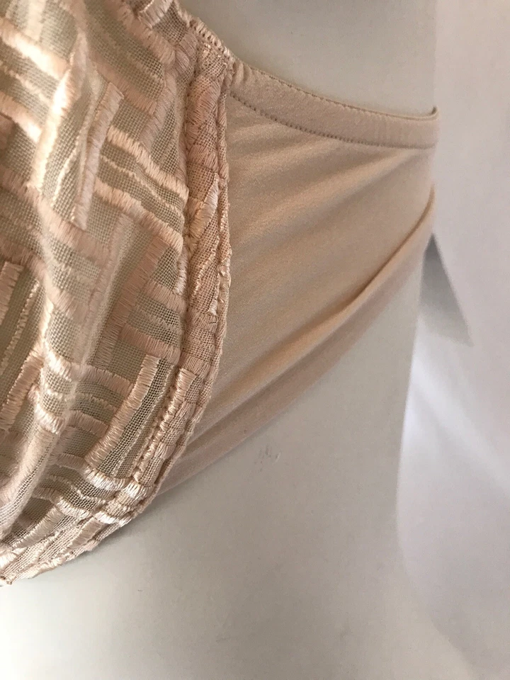 Sujetador Lou Paris desnudo de moda para mujer Foto 3 de 4