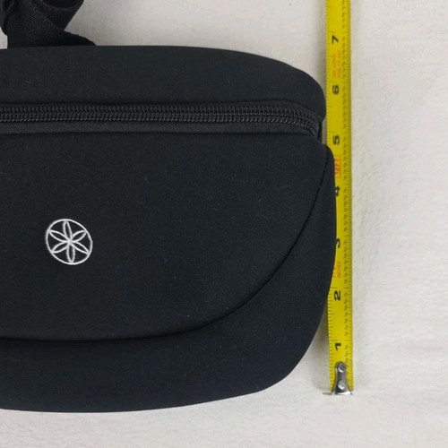 GAIAM Black Belt Bag Pocket Adjustable Strap Logo Waist Fanny Pack NWOT - Picture 4 of 11