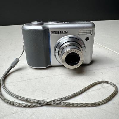 Samsung Digimax S800 8.1MP Digital Camera Silver Point And Shot