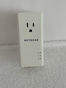 NETGEAR Powerline 1200 Extender and Extra Outlet (PLP1200S)