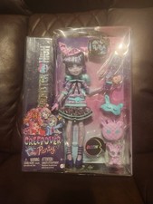 Monster High Creepover Party Twyla Doll With Dustin And Accessories