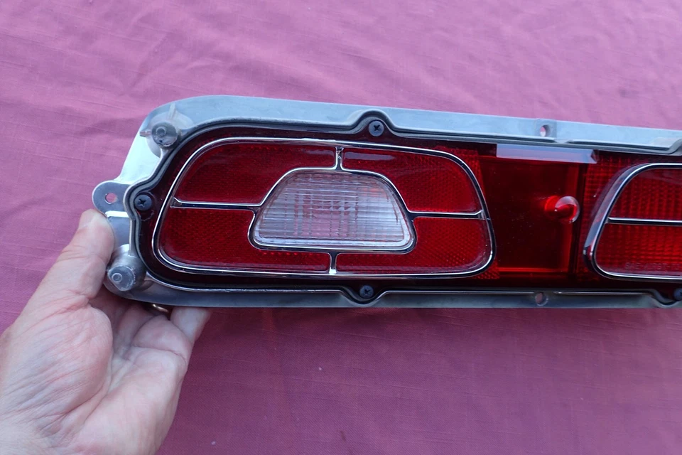 Mercury Cyclone 1970-77, conjunto de luces traseras Comet GT, ¡derecha, como nuevo! D44B-13440-AA Foto 2 de 4