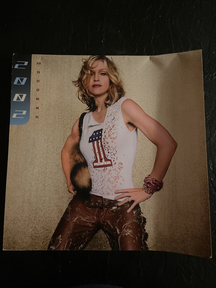 未開封品　　マドンナ　　2002年壁掛け公式カレンダー　　英語版 Madonna 2002 Wall Calendar, Signatures Network Calendar