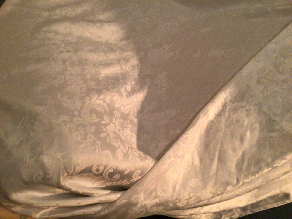 Tablecloth Large Rectangular.White.Traditional Pattern.100% polyester.268x174cm  - Image 4 of 4