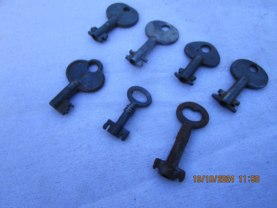 7 UNUSUAL VINTAGE KEYS eBay