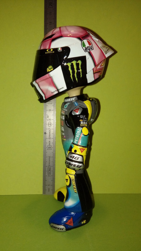 FIGURINE VALENTINO ROSSI moto gp 2005 au 1/12 éme minichamps EUR 69,99