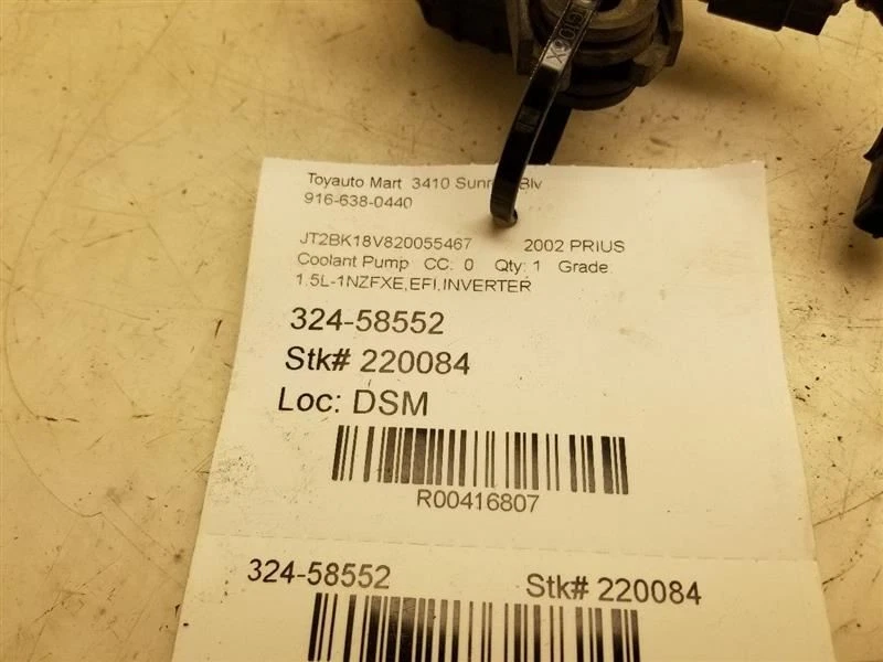 01-05 TOYOTA PRIUS 1,5 L TRACCIÓN DELANTERA EN BOMBA DE REFRIGERANTE DEL MOTOR Foto 3 de 4