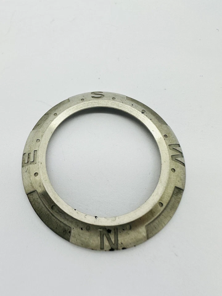 Bisel original Tissot T-Touch Titanium 41 mm. Foto 3 de 4