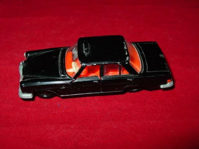 Vintage SIKU Germany : TAXI Mercedes Benz 250 SE #V244 Zinkguss (In Original Box - Image 2 of 4