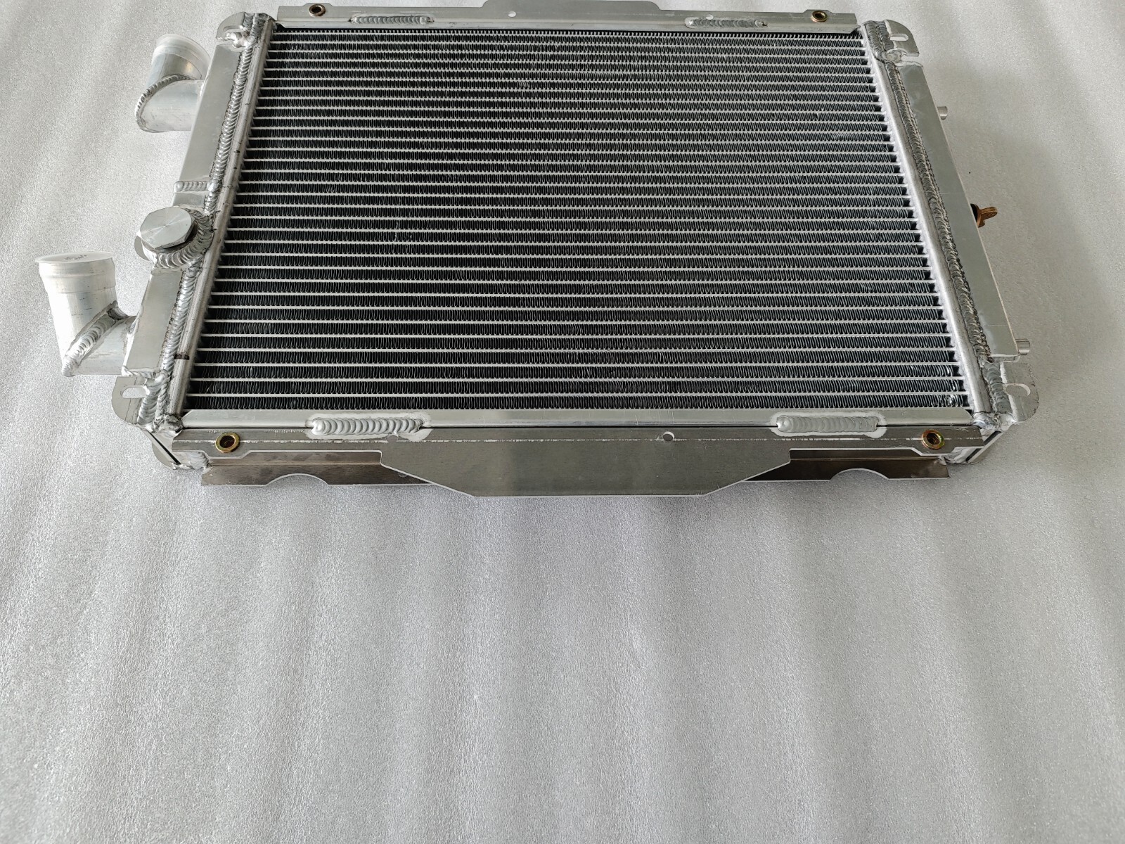 Left side  Radiator for Ferrari F355 3.5L 1994-1999, With Sensor hole