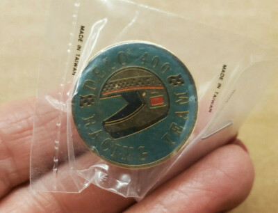 Chevron Delo 400 Racing Team Motor Oil Racing Nascar Vintage Lapel Hat Pin Badge
