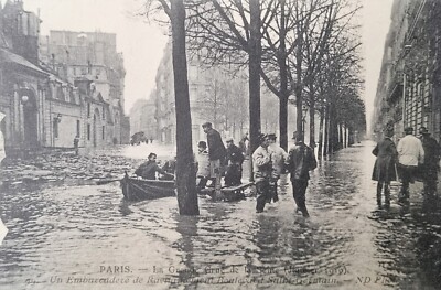 AK Paris Hochwasser Januar 1910 Betankung Boulevard Saint Germain