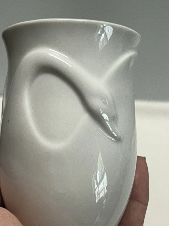 Taza de noche/baño Swan vintage porcelana blanca hecha en Taiwán Foto 2 de 4