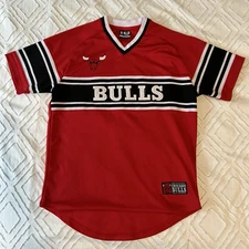 Chicago Bulls UNK Warm-Up Jersey Men’s Small Red Black White Striped NBA Shirt