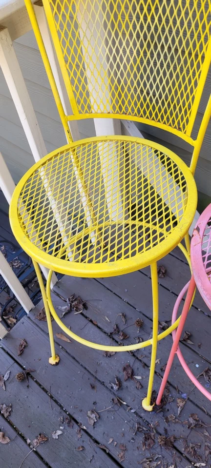 Taburetes vintage de hierro forjado rosa y amarillo de 2 piezas de altura de bar bistró patio Foto 3 de 4