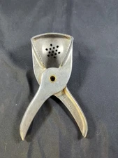 Vintage Irvinware Aluminum Handheld Citrus Lemon Lime Squeezer Press Juicer Deco