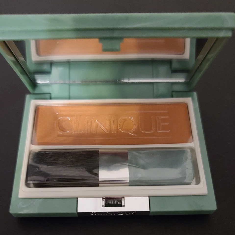 **Nuevo** Paquete de 8 piezas de maquillaje Clinique Foto 3 de 4