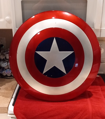 Hasbro Marvel 2016 Legends Captain America Shield Model #B7436