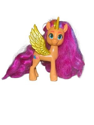 My Little Pony Sparkling Generations 6'' Sunny Starscout Gold Wings Hasbro